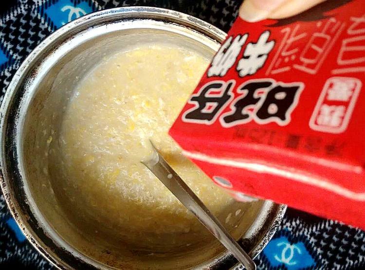 牛奶鸡蛋煮燕麦步骤5