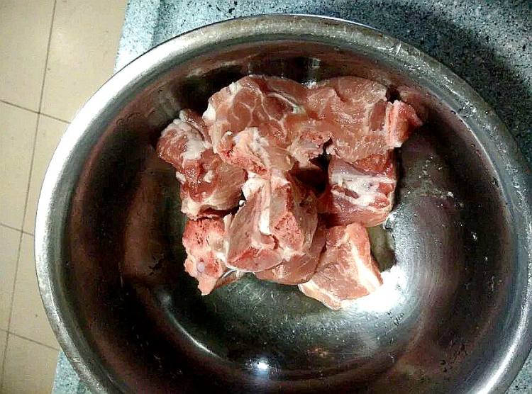 生菜咸骨粥步骤1