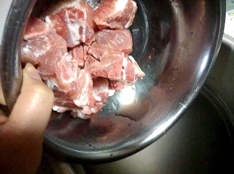 生菜咸骨粥步骤4