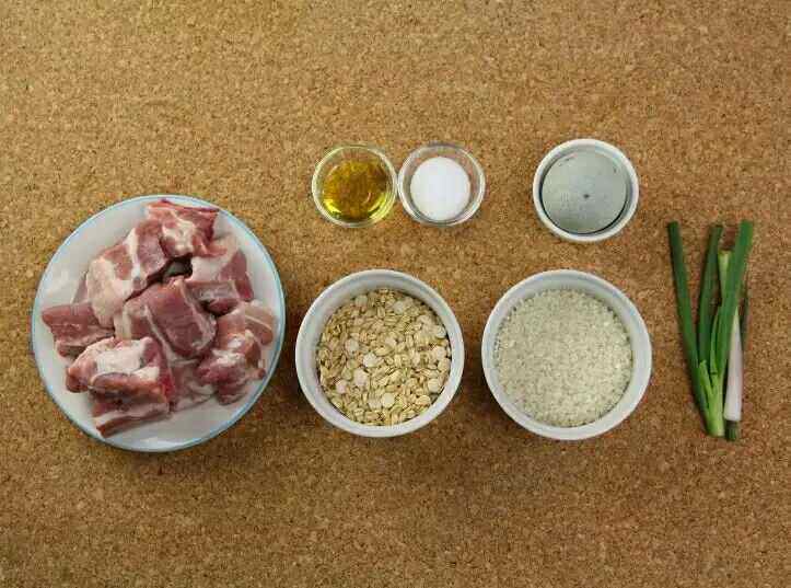 皮蛋燕麦排骨粥步骤1