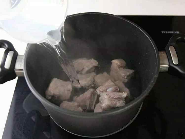 皮蛋燕麦排骨粥步骤2
