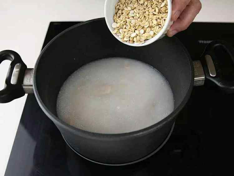 皮蛋燕麦排骨粥步骤4