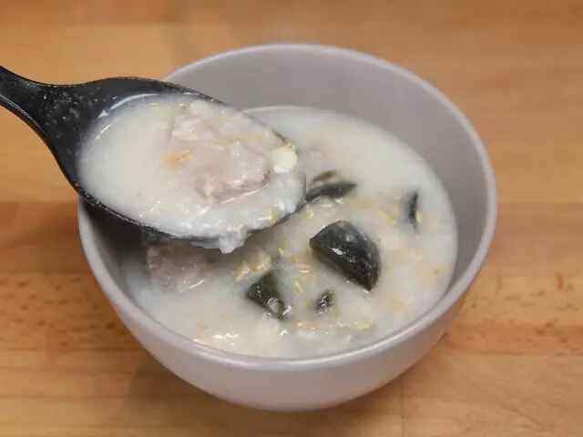 皮蛋燕麦排骨粥步骤6