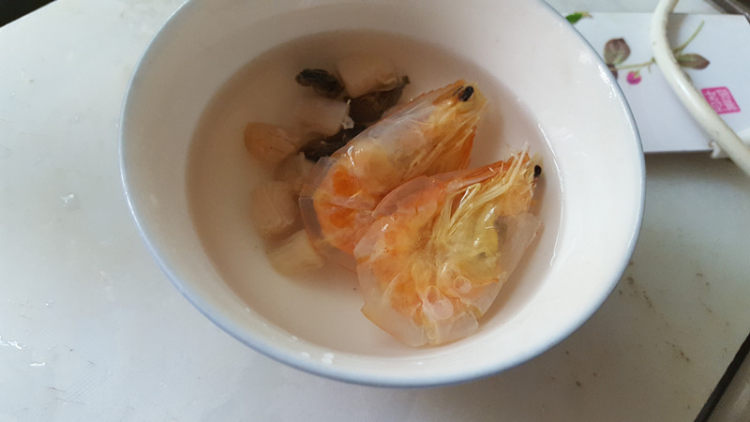 瑶柱虾干粥步骤2