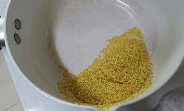 番茄牛肉小米粥步骤1