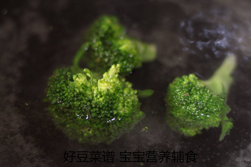 西兰花鳕鱼小米粥步骤4