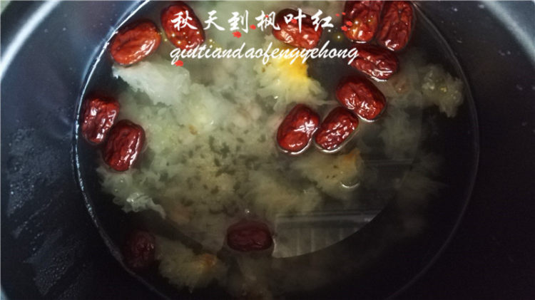 银耳红枣黑米粥步骤5