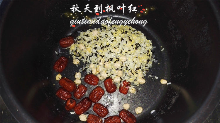 银耳红枣黑米粥步骤3