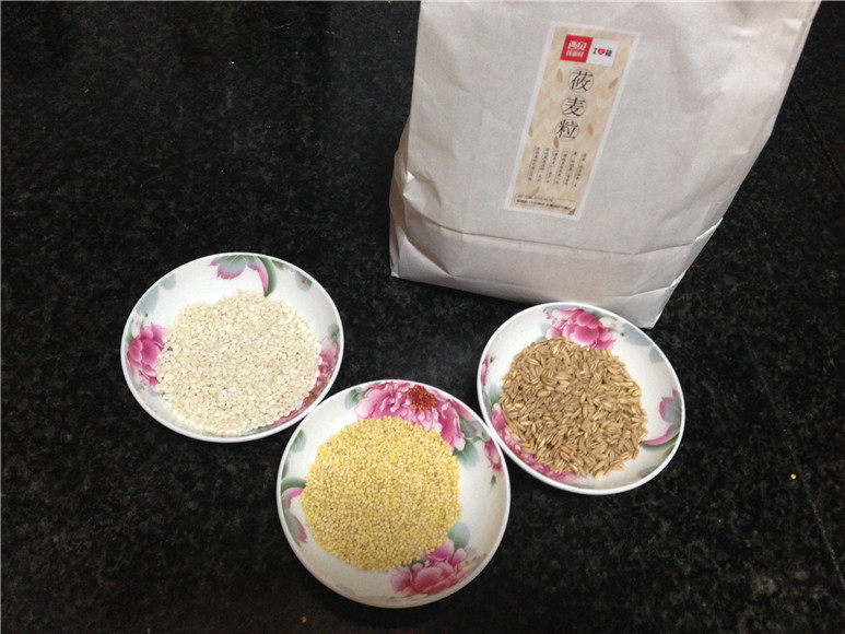 莜麦小米粥步骤1