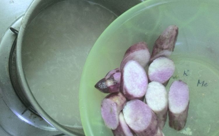 紫淮山鸡腿粥步骤7