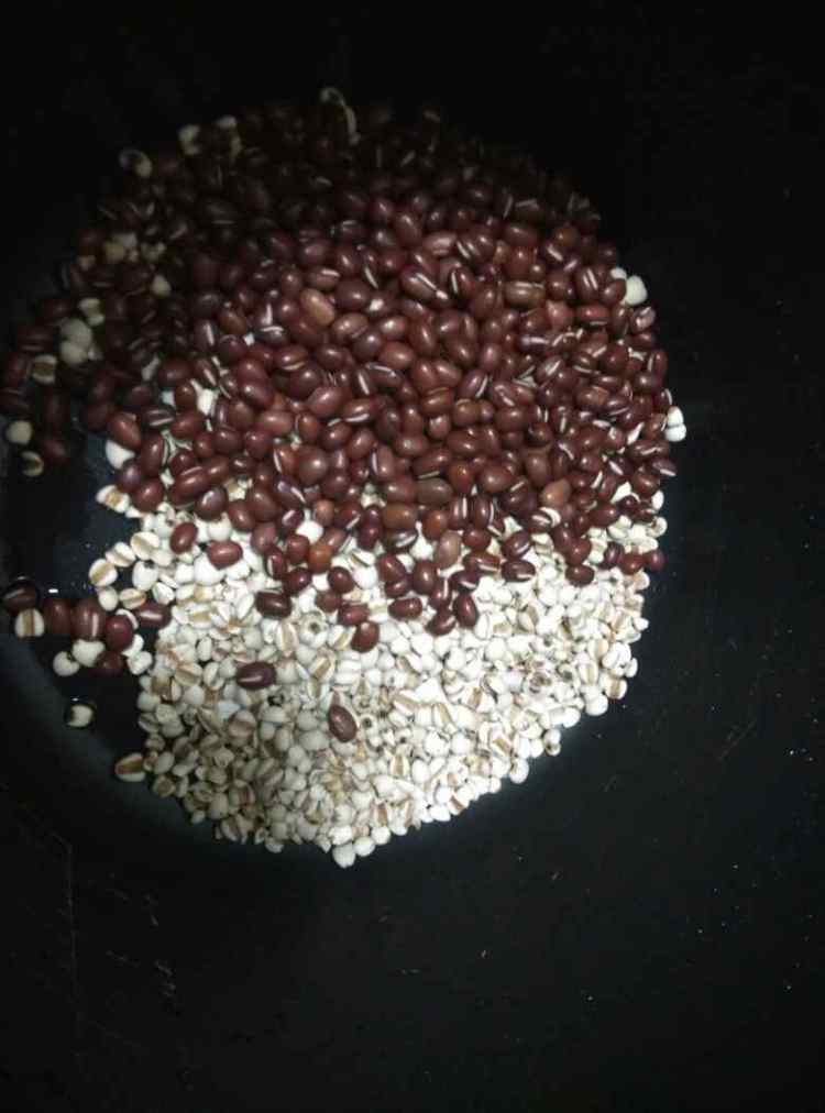 薏米红豆粥步骤1