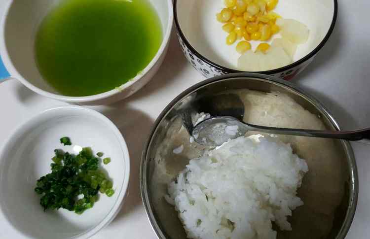 大米蒿子杆山药粥步骤1