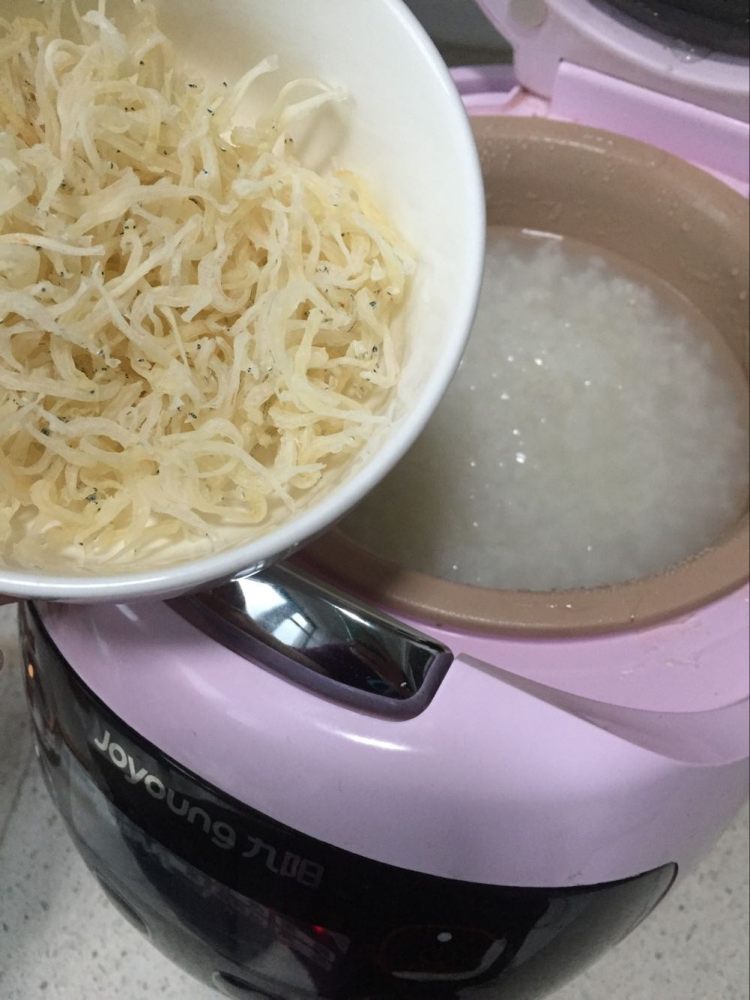 银鱼鸡蛋粥步骤4