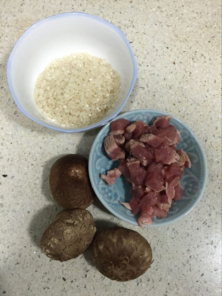 瘦肉香菇粥步骤1