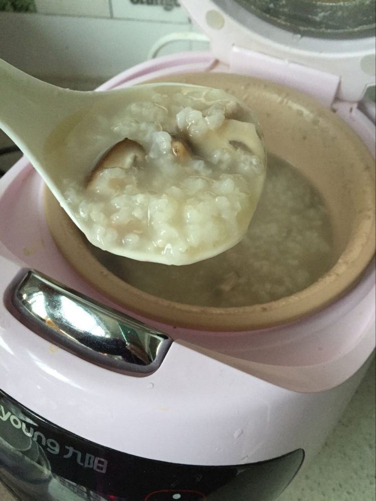 瘦肉香菇粥步骤3