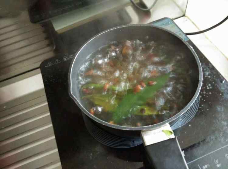 枇杷花叶糯米粥步骤3