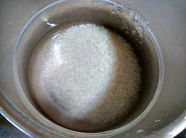 皮蛋瘦肉粥步骤2