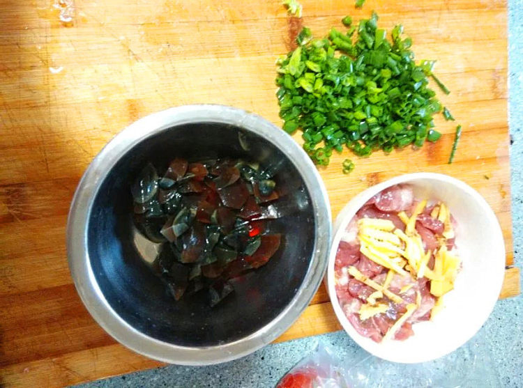 皮蛋瘦肉粥步骤1
