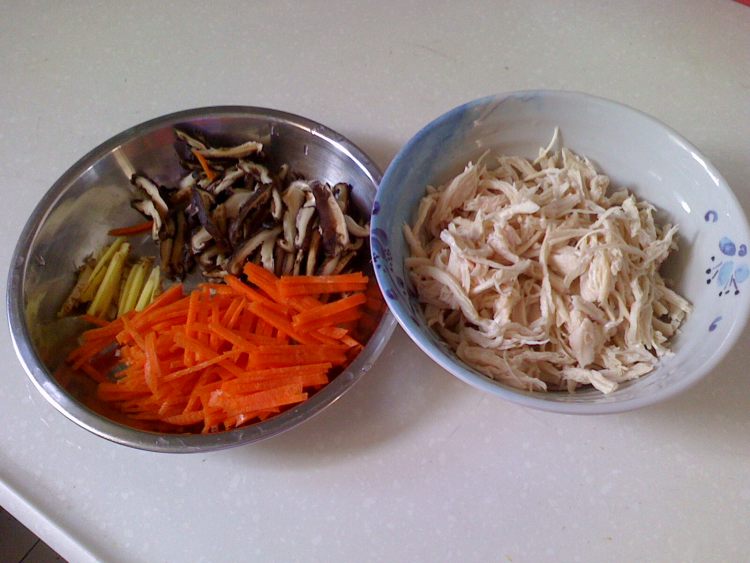 香菇鸡丝粥步骤2