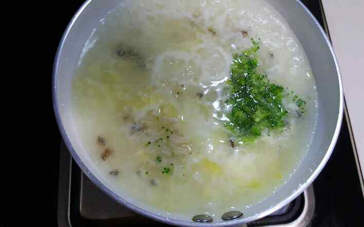 菠菜蛋花粥步骤6