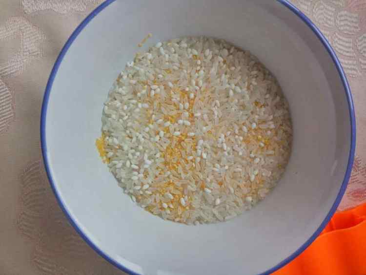 菠菜瘦肉粥步骤1