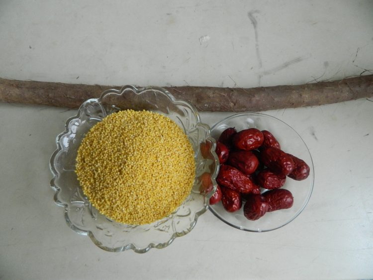 红枣山药小米粥步骤1