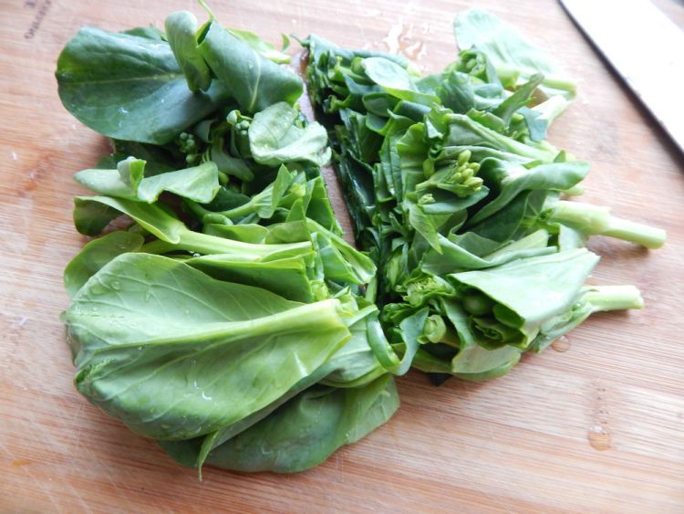 青菜豆腐年糕汤步骤2