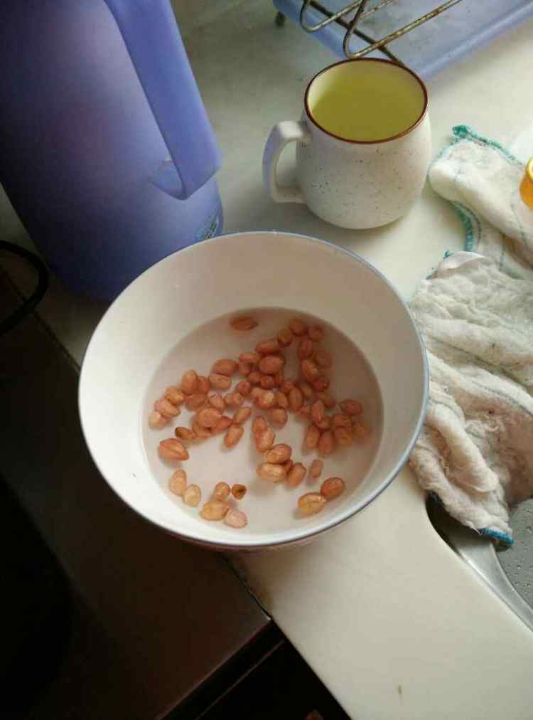 紫薯莲子花生粥步骤1