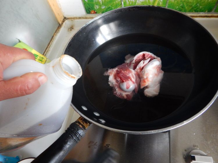 山药胡萝卜骨头汤步骤2