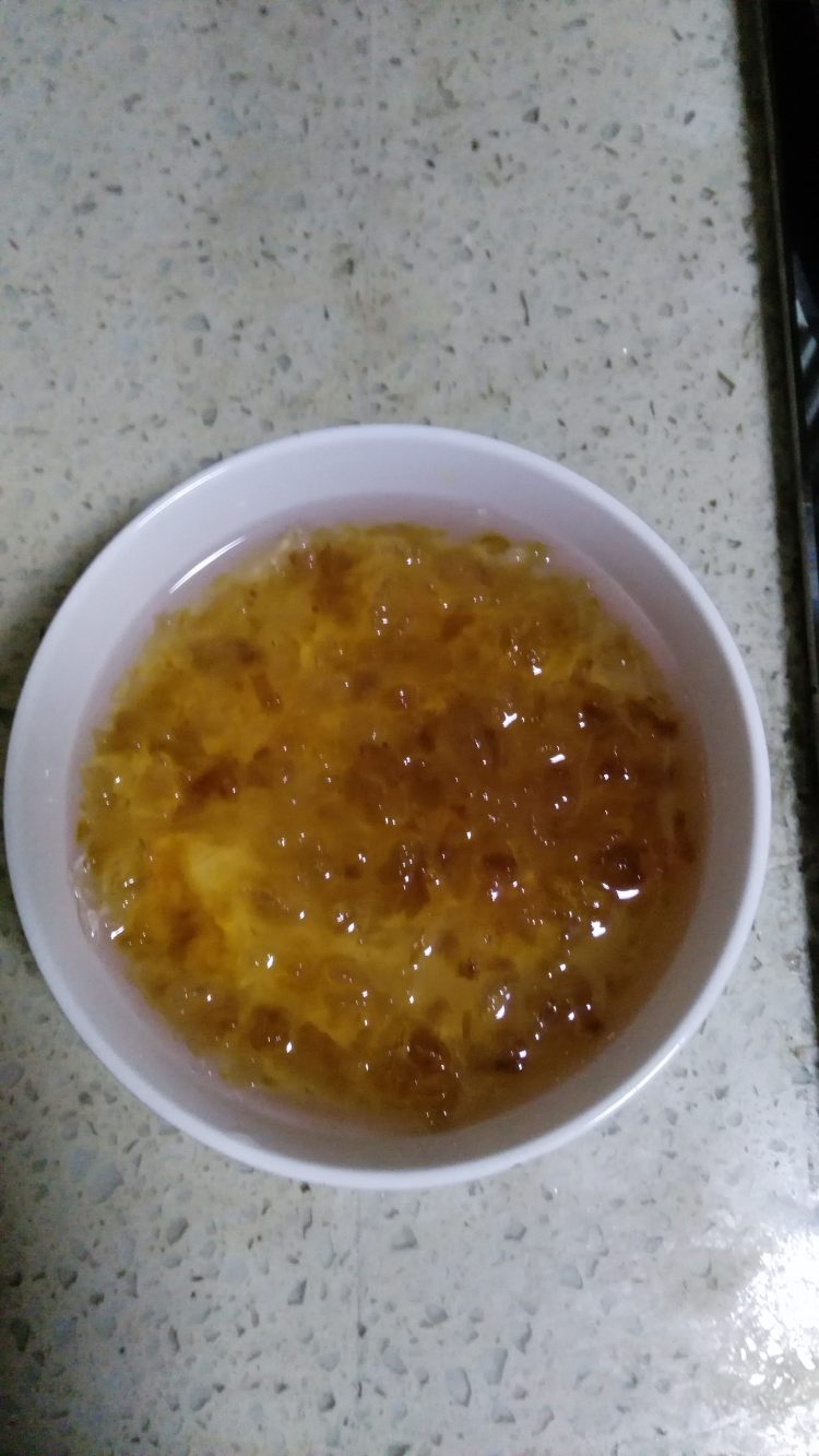 桃胶紫米银耳粥步骤2