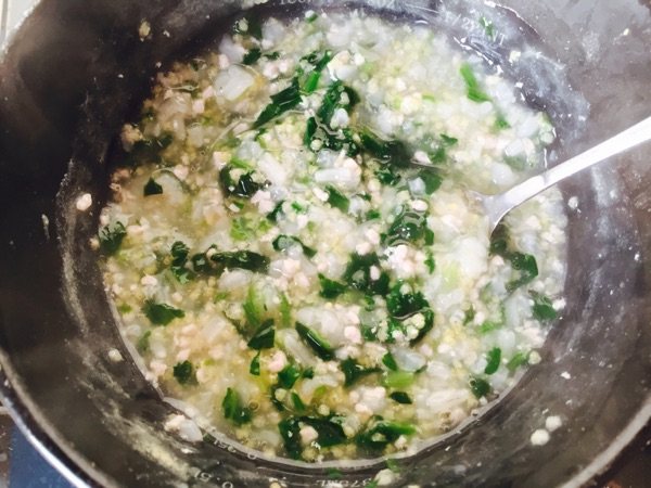 青菜瘦肉面条粥步骤8