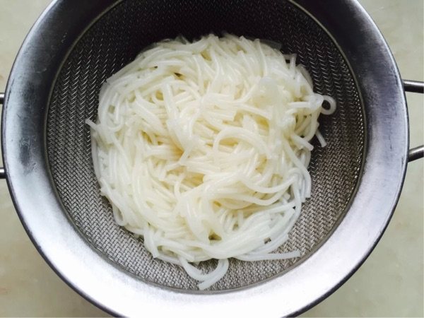 青菜瘦肉面条粥步骤10