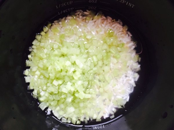青笋瘦肉粥步骤3