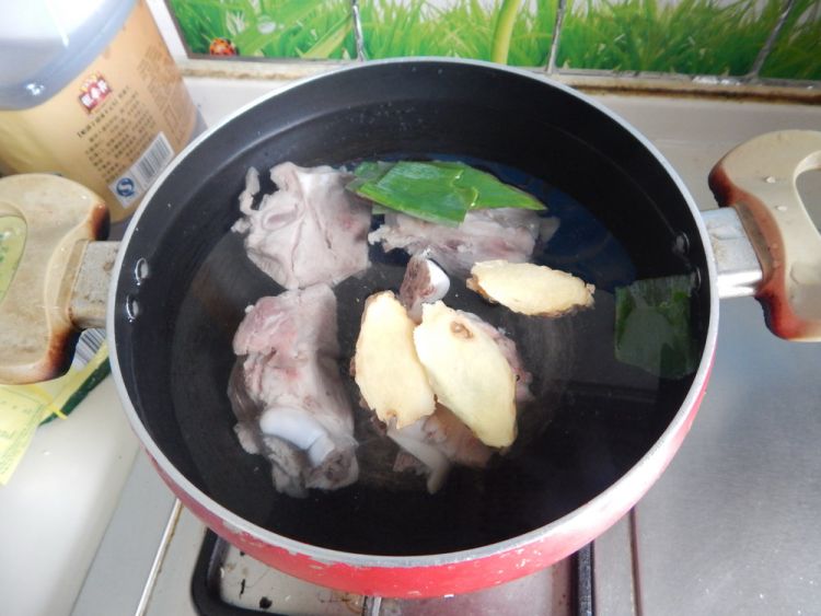 冬瓜薏米排骨汤步骤4