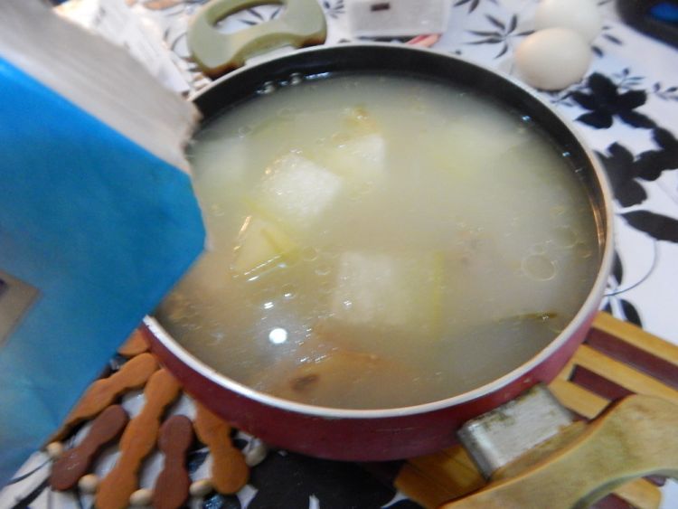 冬瓜薏米排骨汤步骤9