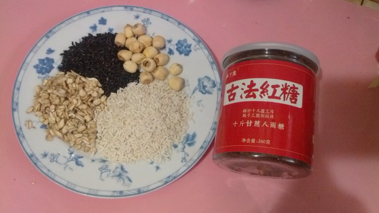 黑米莲子杂粮粥步骤2