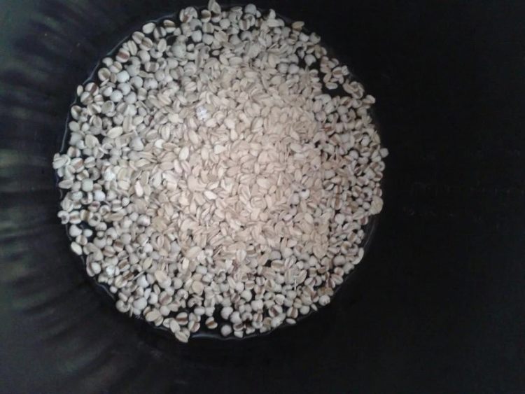 红豆薏米莲子粥步骤2