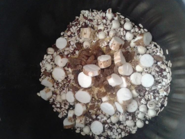 红豆薏米莲子粥步骤7