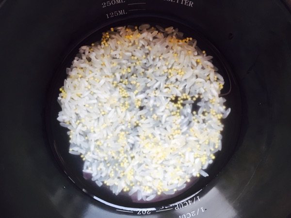 白萝卜豆腐瘦肉粥步骤3