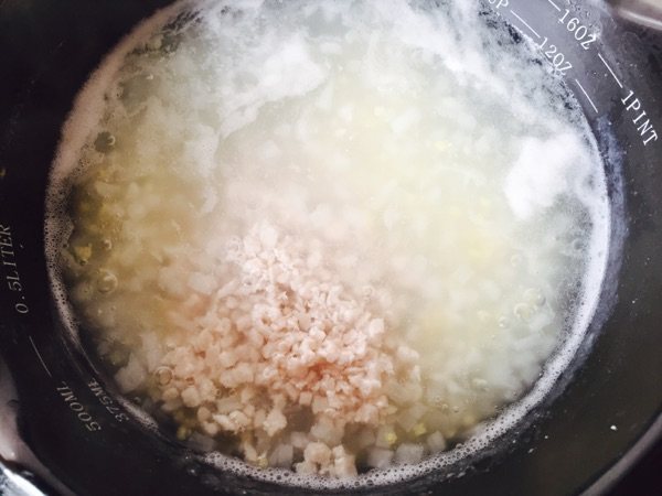 白萝卜豆腐瘦肉粥步骤7