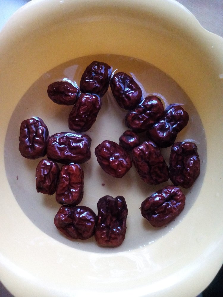 红枣栗子小米粥步骤2