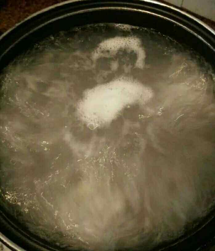 猪肝粉肠瘦肉粥步骤2