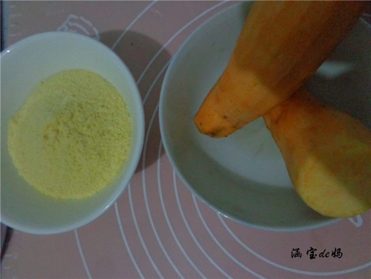 玉米面红薯粥步骤1