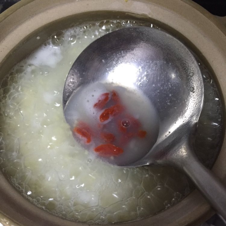 枸杞小米粥步骤6