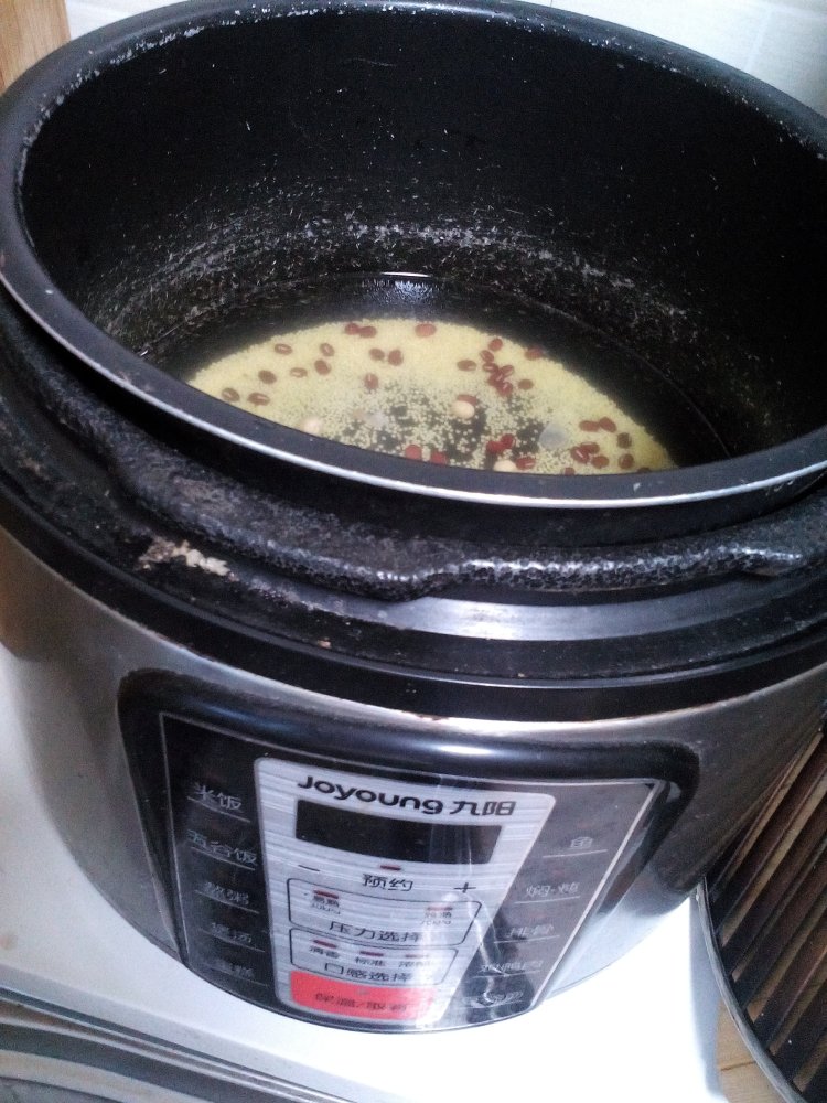 小米红豆粥步骤3