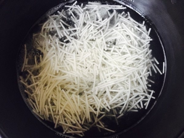 蔬菜烂面粥步骤7