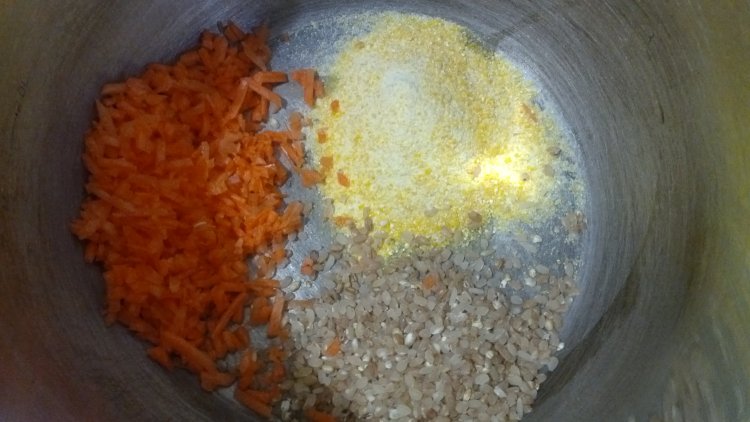 胡萝卜牛奶玉米糊步骤3