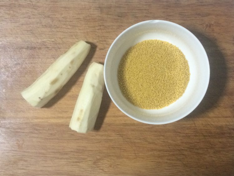 红薯小米粥步骤1