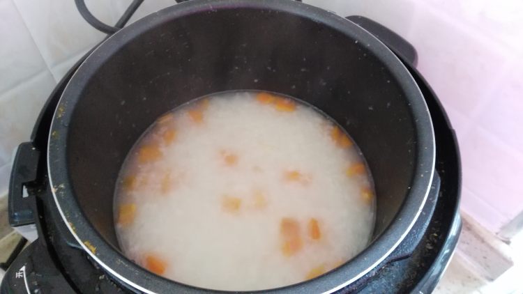 胡萝卜瑶柱粥步骤6