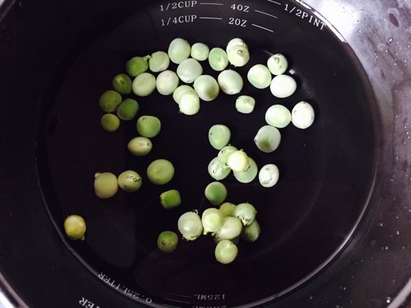 青豆瘦肉小米粥步骤2